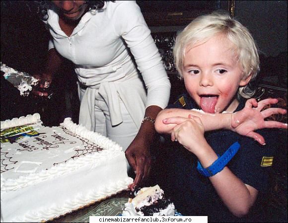 park e o papusa de portelan :uimit: 

i love this one :nebun: pozele favorite