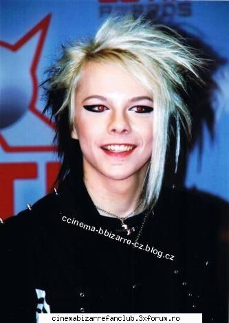 noastre desenez hainesa scriu fan ...sa dansezsa cant chiar daca voce daia matza cant chitarasa fac