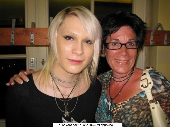 hey girls... this fan! :rotfl: 

i think she`s strify`s grandma :rotfl: read!