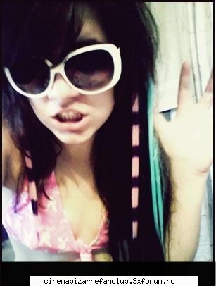 mda...o nebuna=)) strambam