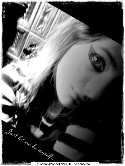 me.. mi`am mai facut poze... s`a stricat ala aparat ohh da... stiu,e stranie poza modificata din ADMIN๋ �яєω *Cathy*