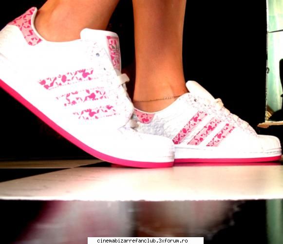 si's adidasuri bwaa  :rotfl: 

si de fapt  ei sunt roz  :rotfl: