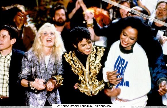 mike in we are the uitat ce poza am pus :rotfl: sala