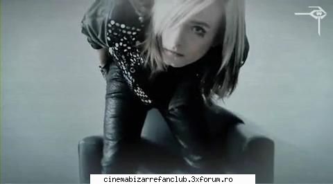 funny photos with careva lasa camera filmat las camera nebunu care zis astaki:ma refeream iti mai ADMIN๋ �яєω *Alice*