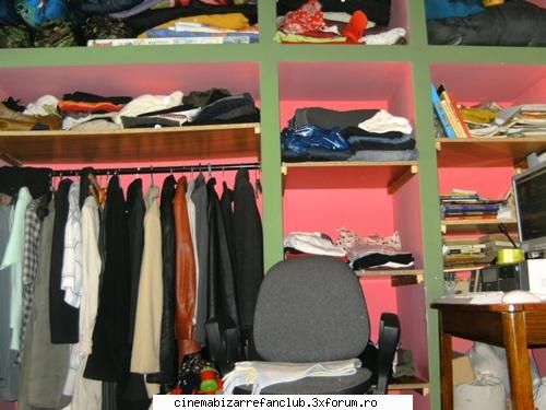 our rooms jumatate din hainele mele ale lu' mama &nbsp;