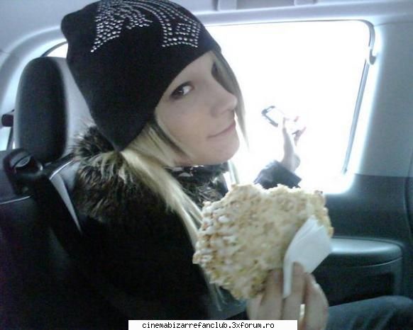 photos with shin shin cand mananca