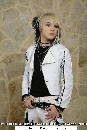 ubyre mika :rolleyes: 
 :nebun:  :nebun:  :nebun: photos with kiro