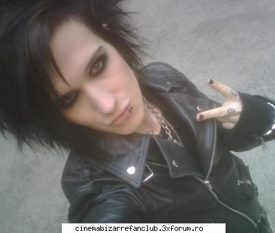 de abia astpet albumul!!
 am ascultat crashing and and deeper,my day(4 over,in ur cage,dark star, si