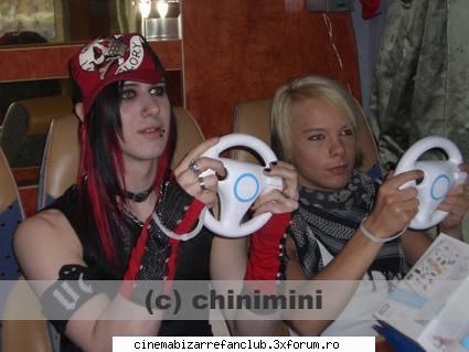 funny photos with kiro: vezi batyu:ma bati din sar!yu: trecut deja urs vanessa ink nu! ADMIN๋ �яєω *Bella*