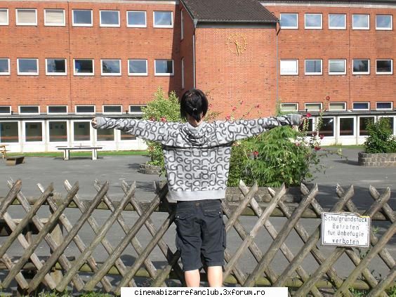 le sg dak e inainte de cb dar....... yu al  nostru inainte  de  cinema bizarre  :)