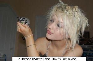 bitch-o vaca pe care o va chema bitch si acre akm e cu yu! :x a fost odata...o bitch