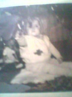 Bella`s pix - eu sub pomul de Craciun de mica vroiam bonboane - � Childhood �
