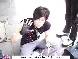 Funny photos with CB - yu stop!eu sunt un EMO KID si nu ma putei - � Foto �