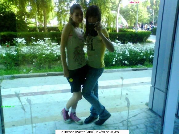 Me :X - si inainte sa cadem in fata la o oglinda jegoasa - � Pictures with us �