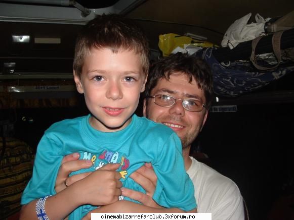 Me :X - domnu cantaresz,domnu cu occhelari,domu - � Pictures with us �