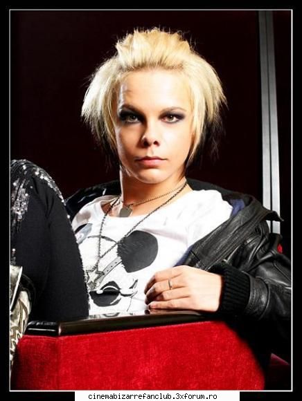 Scheda bizarre Kiro - �..Love�Is�Dead..� - � Kiro �