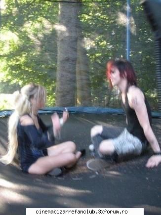 Yu`s girlfriend? - ce par lung are vanessa - � Yu �